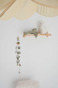 Image 3 of Guirlande de boules de laine feutrée et feuilles mérinos