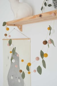 Guirlande ocre rose olive en boules de laine feutrée