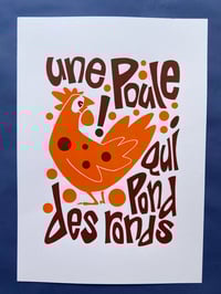 Image 4 of Une poule qui pond des ronds