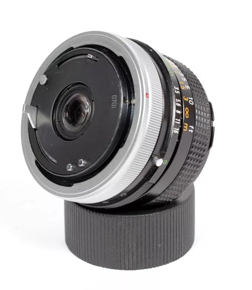 Image of Canon FD/FDn 28mm wide angle lens for Canon FD mount cameras (F2.8/F3.5)