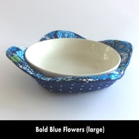 Image 4 of Reversible Bowl Cozy - Bold Blue Flowers