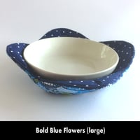 Image 3 of Reversible Bowl Cozy - Bold Blue Flowers