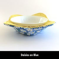 Image 3 of Reversible Bowl Cozy - Daisies on Blue