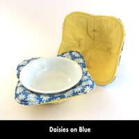 Image 2 of Reversible Bowl Cozy - Daisies on Blue