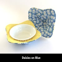 Image 1 of Reversible Bowl Cozy - Daisies on Blue