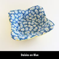 Image 4 of Reversible Bowl Cozy - Daisies on Blue