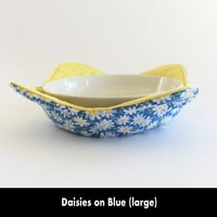 Image 7 of Reversible Bowl Cozy - Daisies on Blue