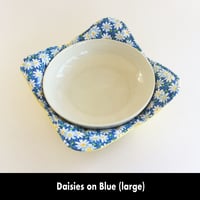 Image 6 of Reversible Bowl Cozy - Daisies on Blue