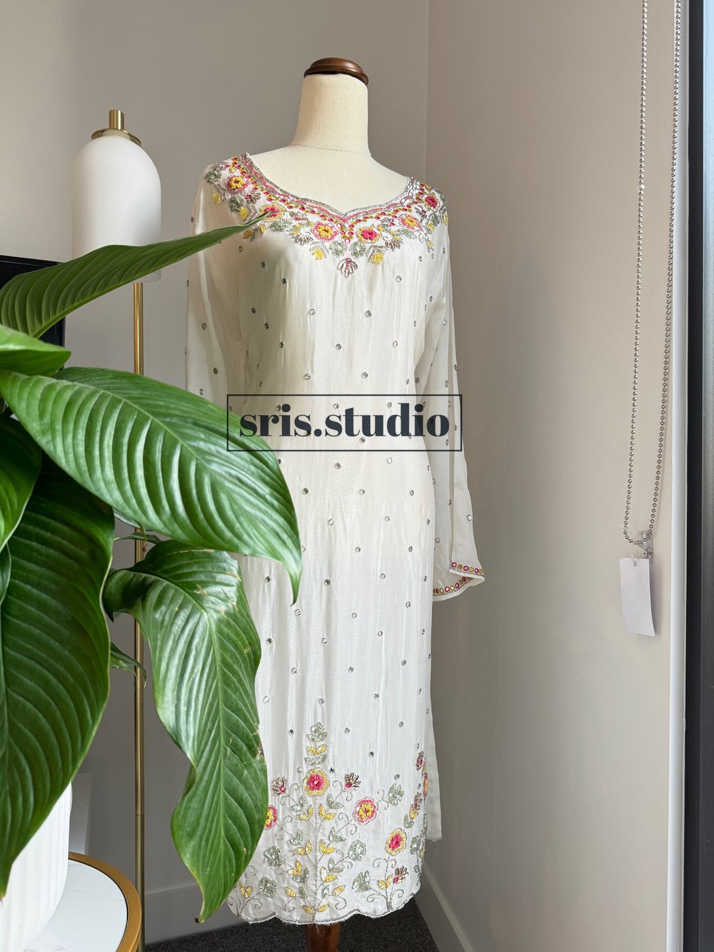 Image of White three piece kurtha set 