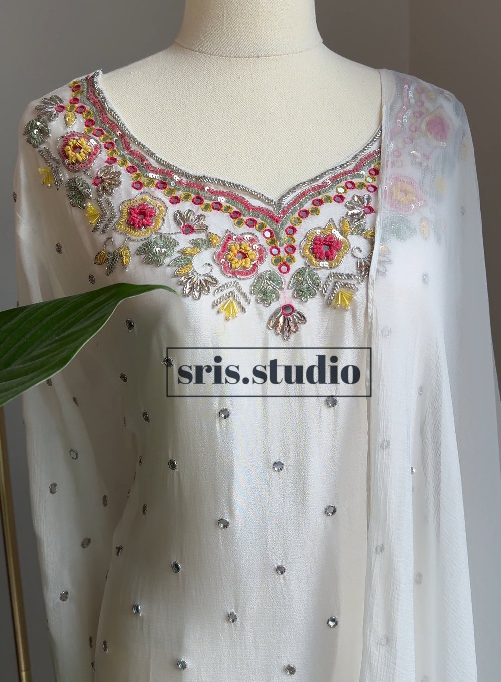 Image of White three piece kurtha set 