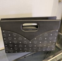 Image 4 of Vesti Clutch