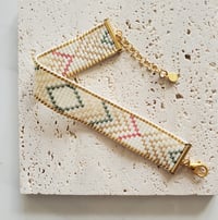 Image 1 of Arrow