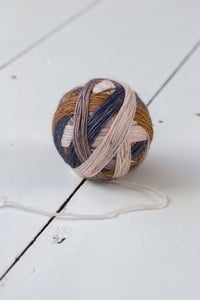 Image of One of a kind (02) - Self-striping sock