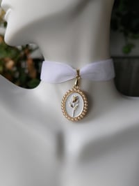 Image 1 of Elegant White & Gold Rose Pearl Choker