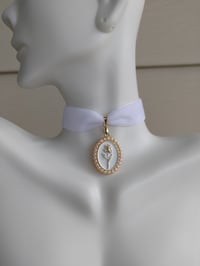 Image 2 of Elegant White & Gold Rose Pearl Choker