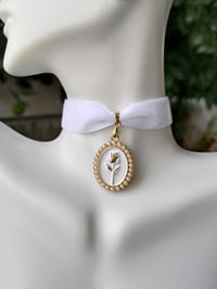 Image 3 of Elegant White & Gold Rose Pearl Choker