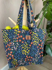 Image 5 of  Cabas Felicette "fleurs blanc","Matcha","Noir" et "Champ bleu"