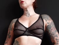 Image 2 of The FLOOZY bra in black powermesh