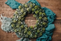 Image 3 of Set with wreath