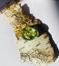 Image 3 of Playground, lys grøn halskæde