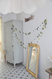 Image 2 of Guirlande de laine feutrée et feuilles en laine mérinos