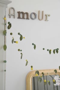 Image 5 of Guirlande de laine feutrée et feuilles en laine mérinos