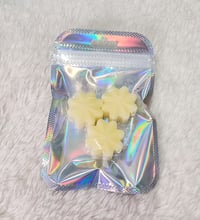 Image 2 of Pack X3 Flowers