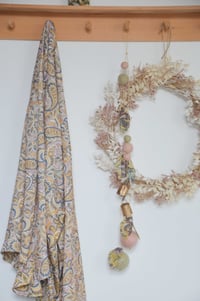Image 3 of Pampille clochettes avec tissu fleuri