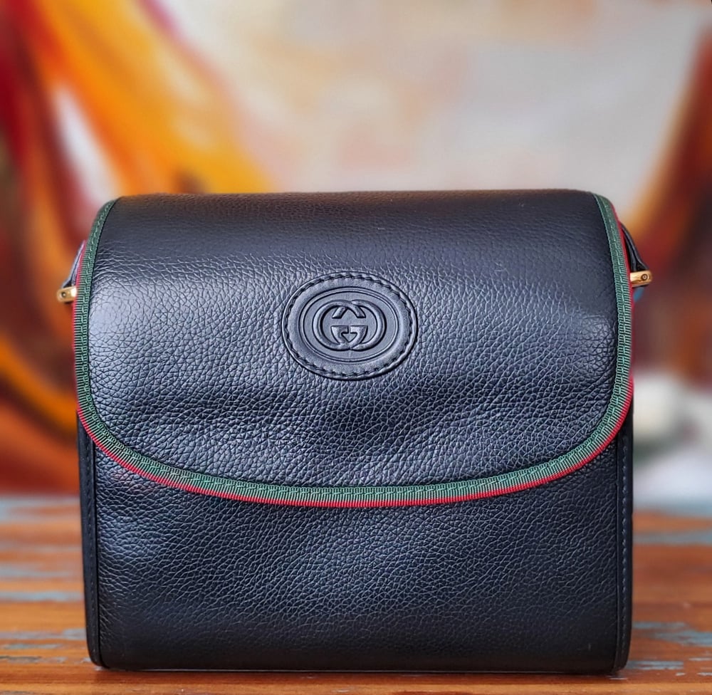 Image of Vtg Gucci Black Crossbody Camera Bag