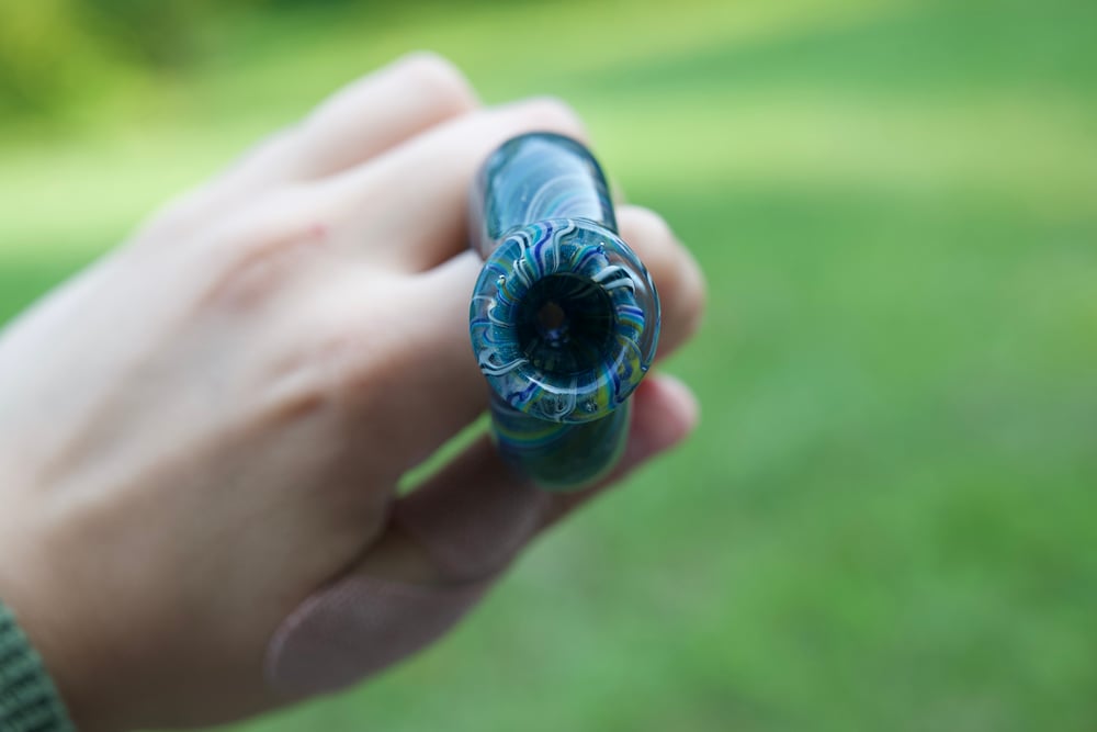 Dichroic lined ring chillum