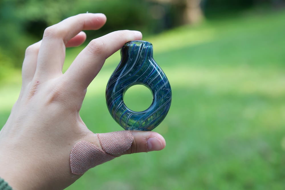 Dichroic lined ring chillum