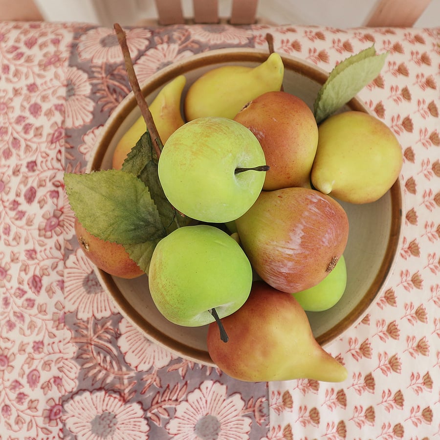 Image of Fruits de saison : pommes vertes et figues