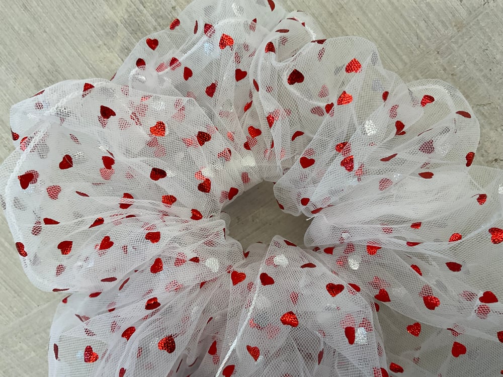 Tulle scrunchies with hearts mettalic