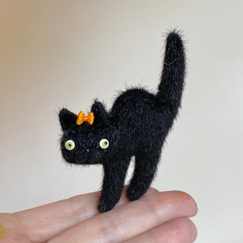 Image of Teeny Halloweeny Cat Brooch #1