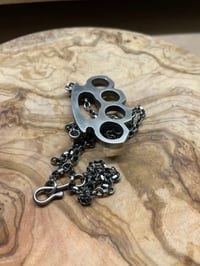 Image 2 of ‘Knuckle duster’