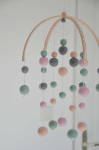 Image 3 of Suspension décorative simple rose baby, mousse, menthe