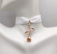 Image 1 of Elegant White & Gold Rose Choker