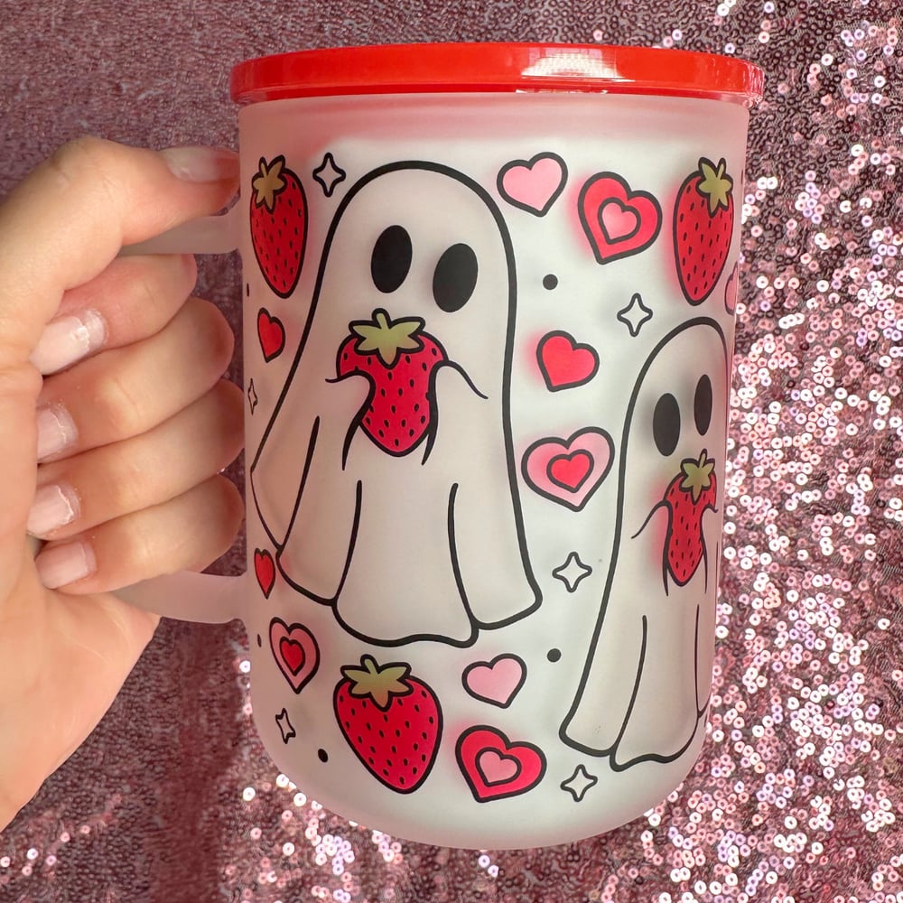 Image of Strawberry Ghosts 17oz Glass Mug👻🍓