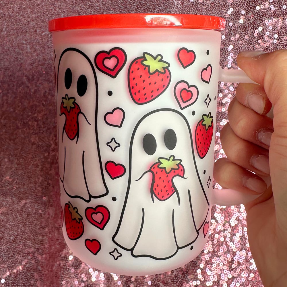 Image of Strawberry Ghosts 17oz Glass Mug👻🍓