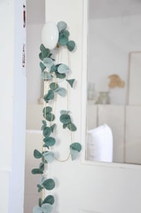 Image 1 of Guirlande d'eucalyptus en laine feutrée mérinos