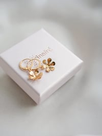 Image 2 of Petites Boucles d'Oreilles BETTY Or/Argent