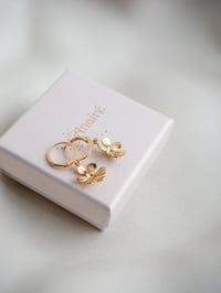 Image 3 of Petites Boucles d'Oreilles BETTY Or/Argent