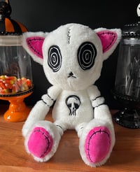 Albino Hypno Cat Plushie 