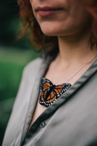 Image 2 of "Le Monarque" - Necklace (orange)