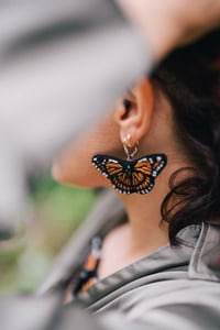Image 2 of "Le Monarque" - Earrings (orange)