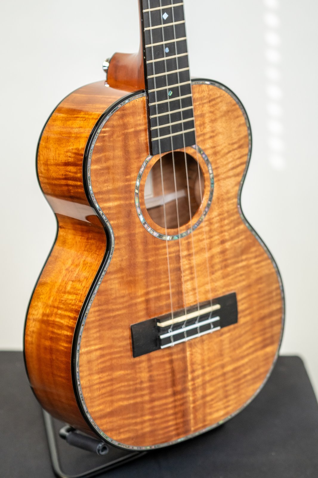 Used Kamaka HF-3D2I Tenor Deluxe 2 Slot Head Ukulele #221404 | Ukulele Lab