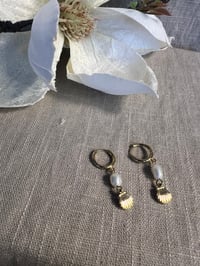 Image 1 of Stainless Steel Earrings Oyster Perl Charms Gold