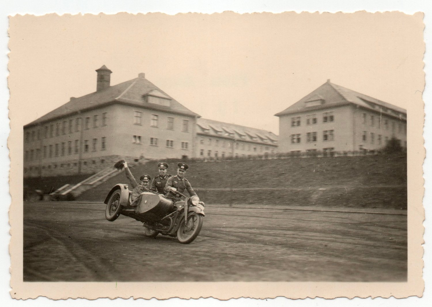 Image of Anonyme: driving a side car, Germany ca. 1938