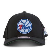 Image 2 of Gorra Mitchell & Ness 76ers 50th anniversary patch en liquidación