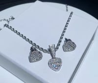 Image 3 of Heart chain set 